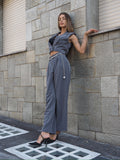 Completo smanicato e pantalone grigio