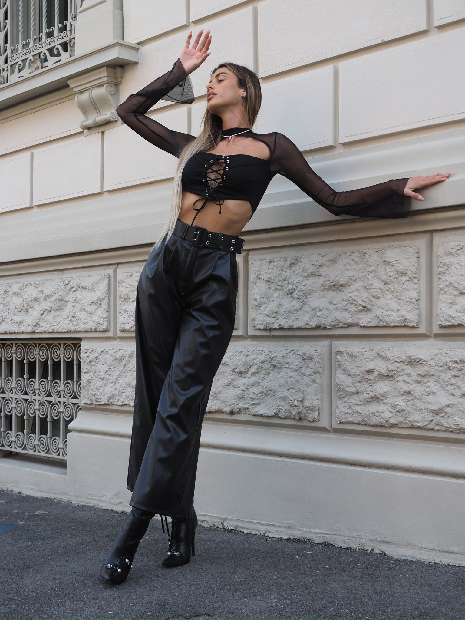 Blusa in velo con lacci