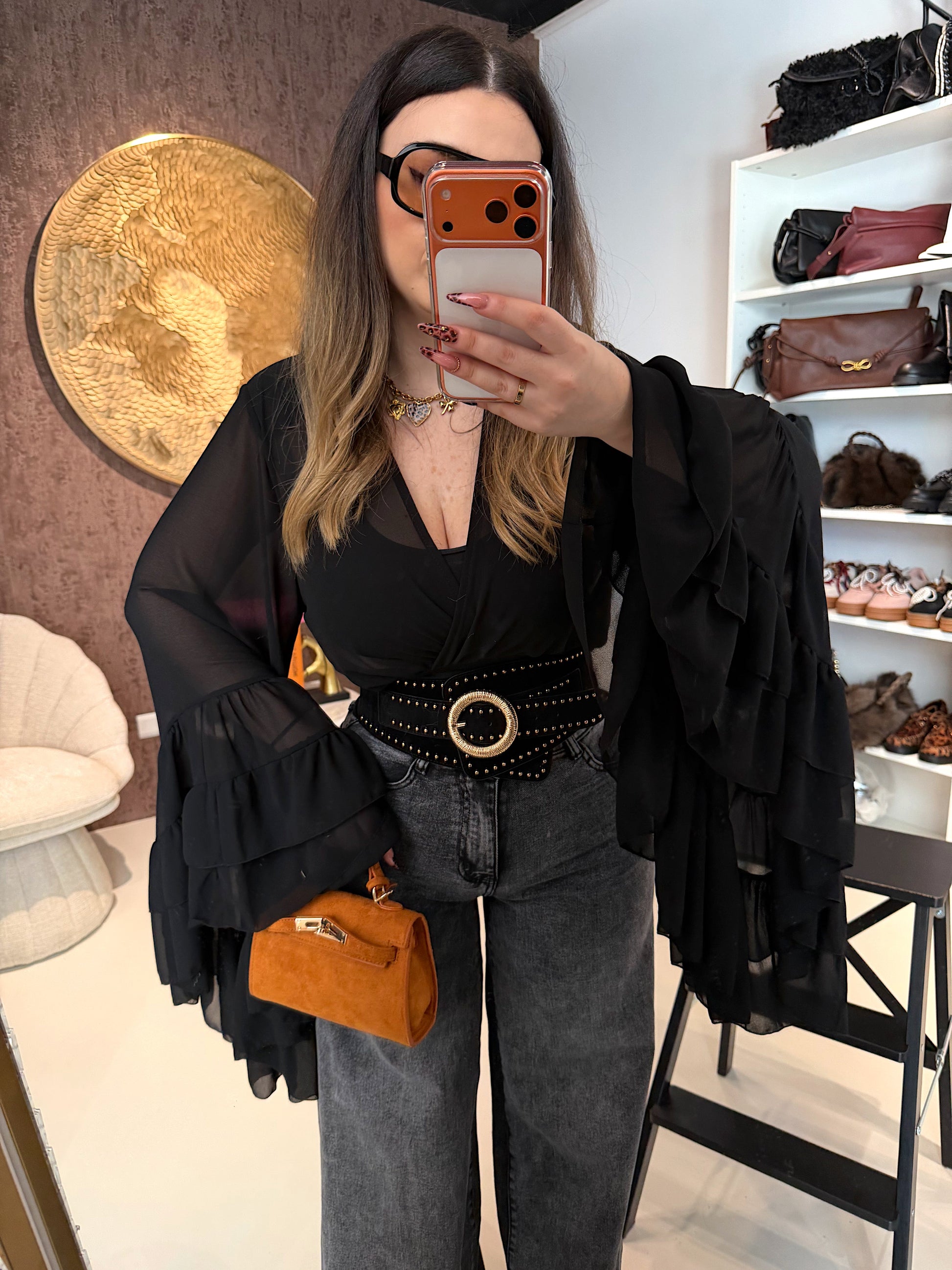 Blusa Nera Elegante con Maniche a Rouches