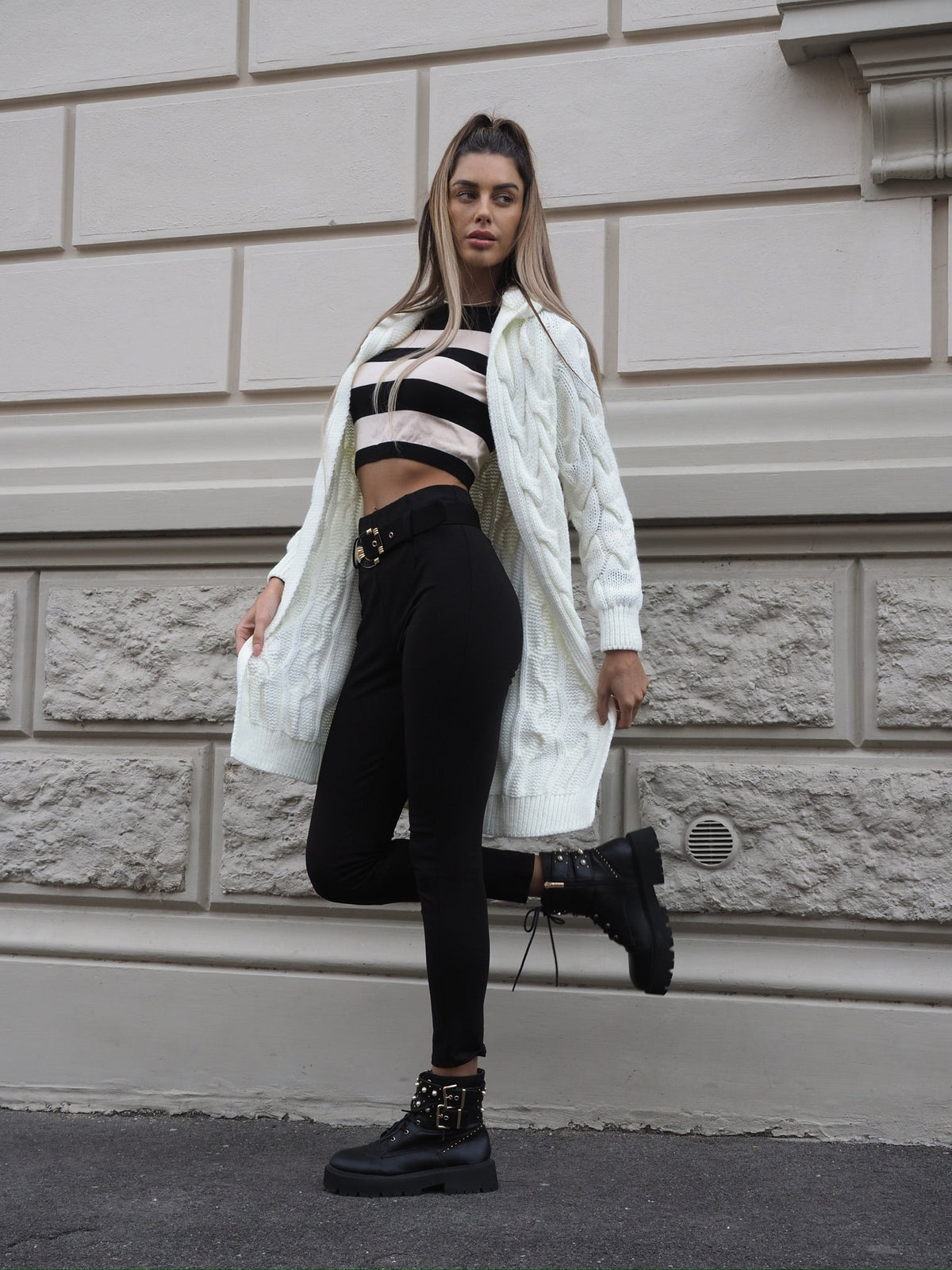 Cardigan bianco a trecce