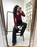 Blusa in pizzo con scollo e lacci sulla manica