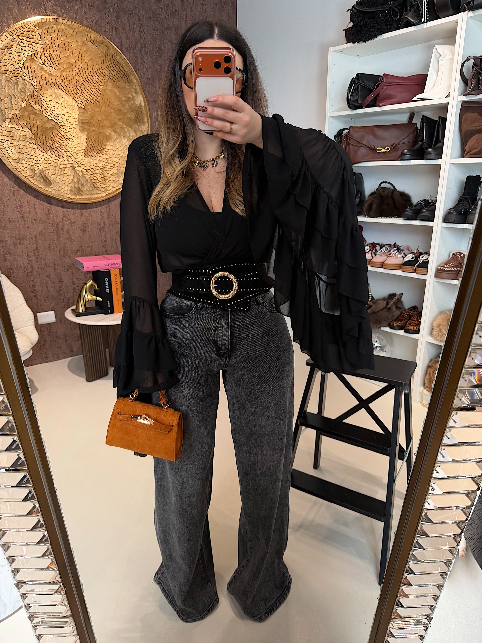 Blusa Nera Elegante con Maniche a Rouches
