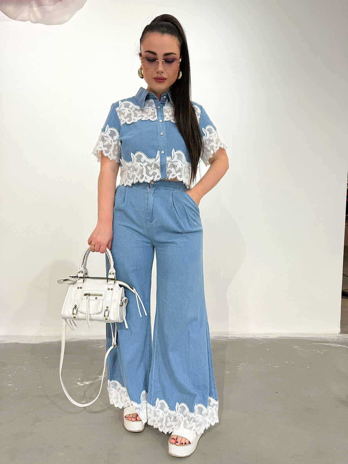 Set camicia e jeans con pizzo