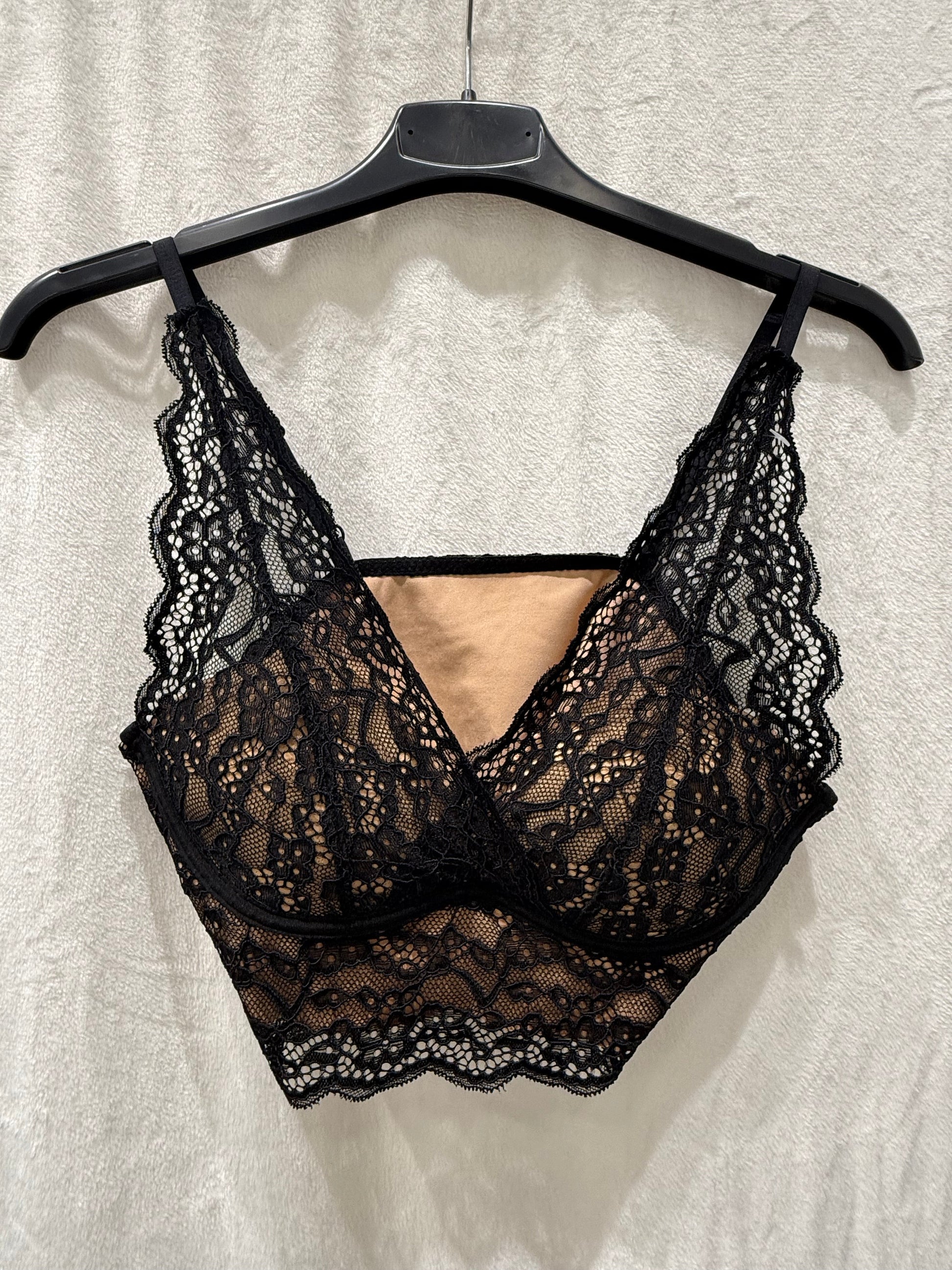 Bralette in pizzo nero nude