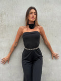 Tuta a fascia con collana rosa
