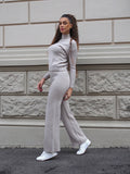 Completo basic maglia e pantalone beige