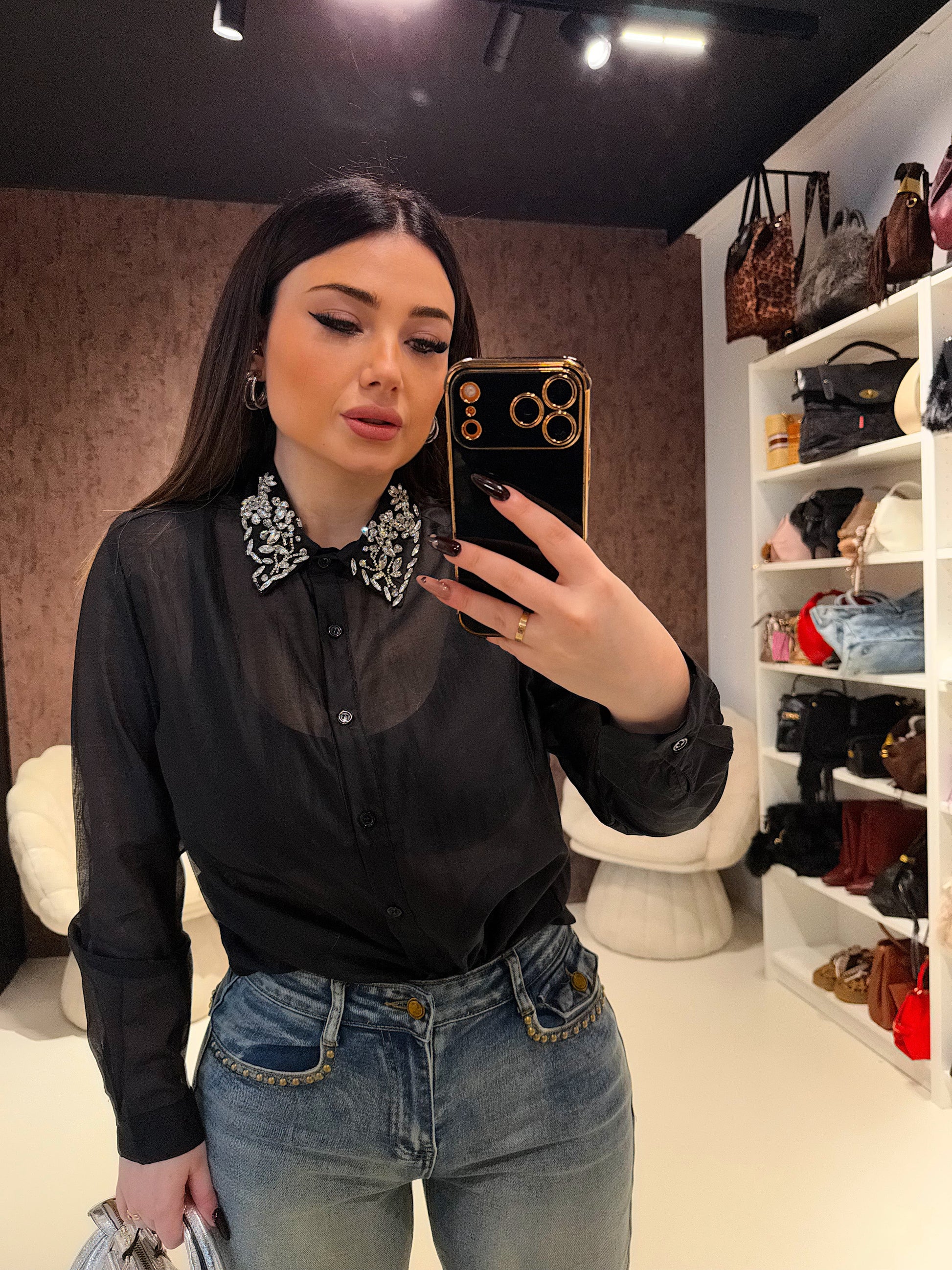 Camicia in velo con strass sul collo