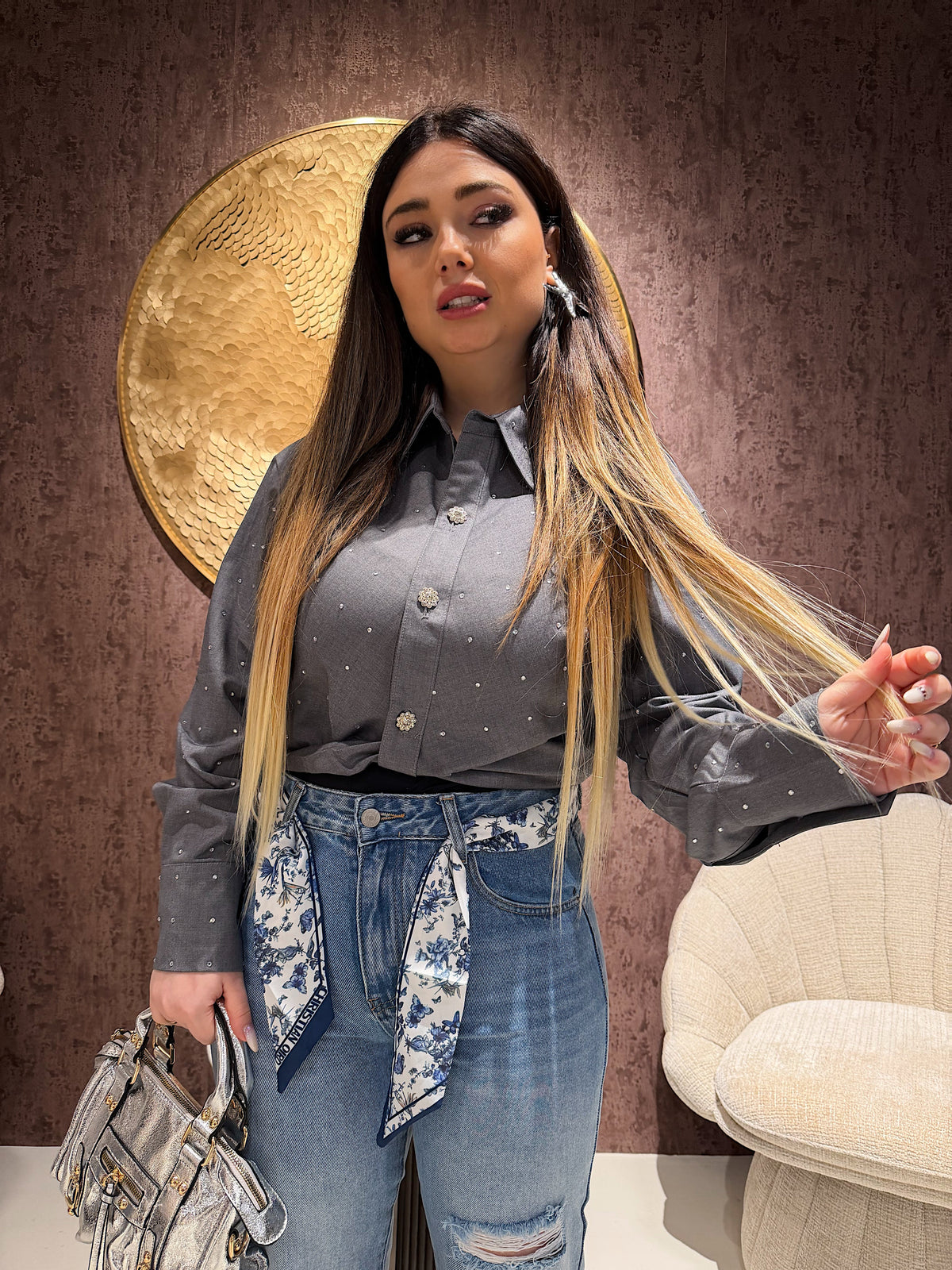 Jeans con foulard in vita