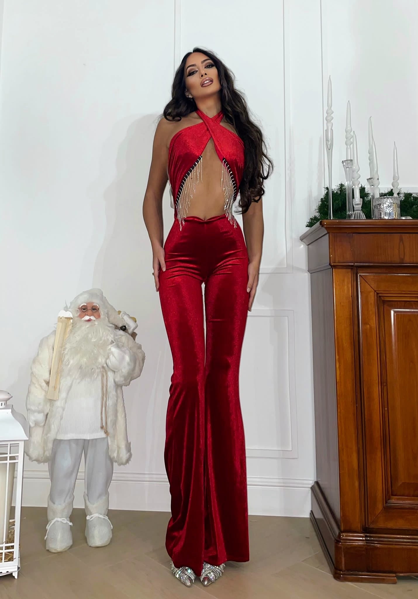 Tuta rossa con incrocio e frange in strass