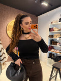 Maglia a costine con choker