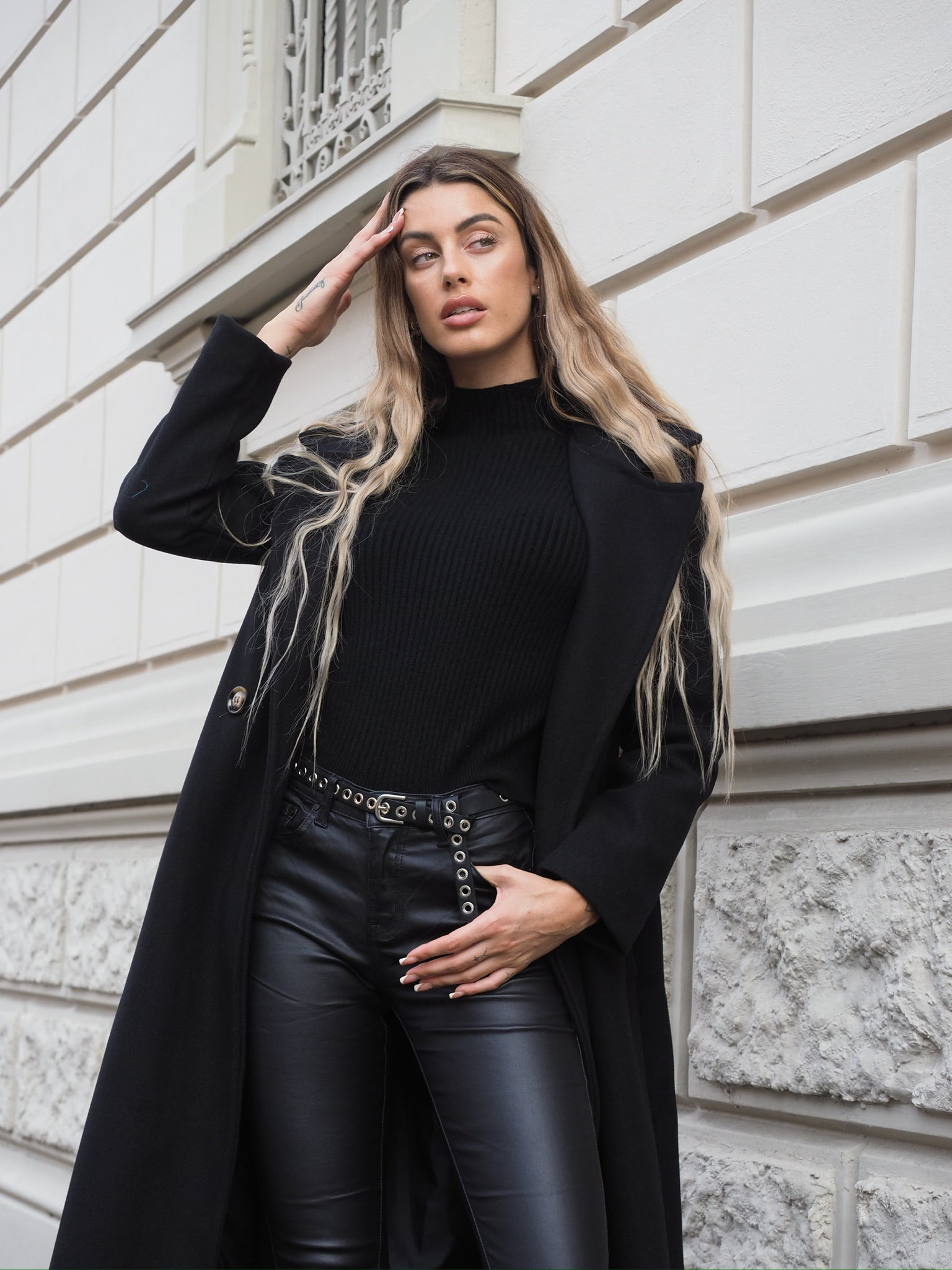 Cappotto nero con cintura