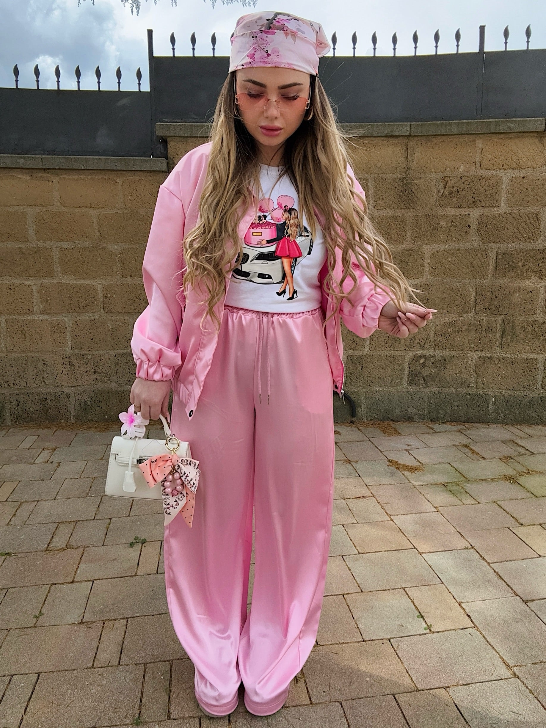 Bomber e pantalone rosa