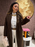 Cappotto con fodera animalier e spille