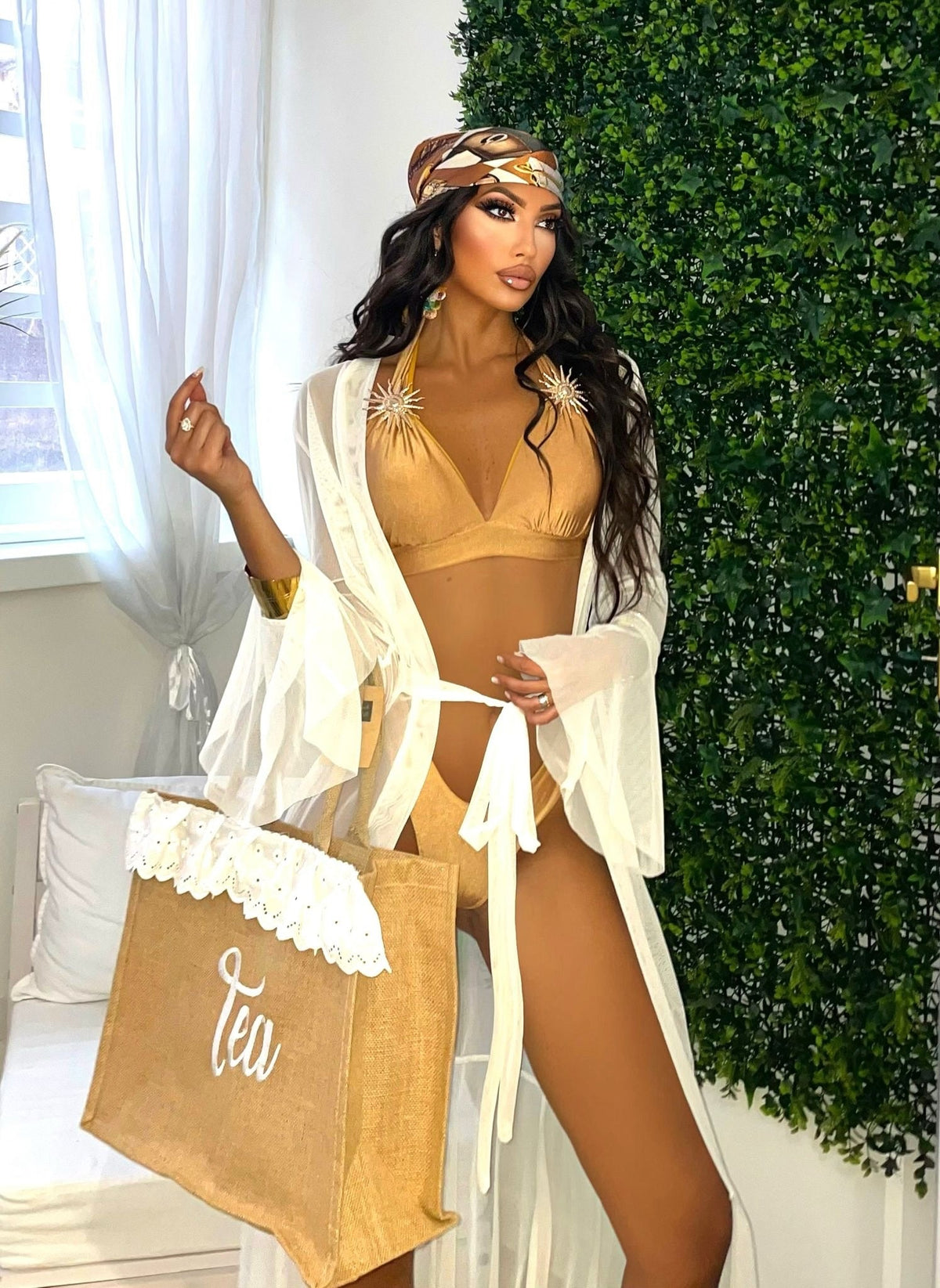 Bikini con sole oro