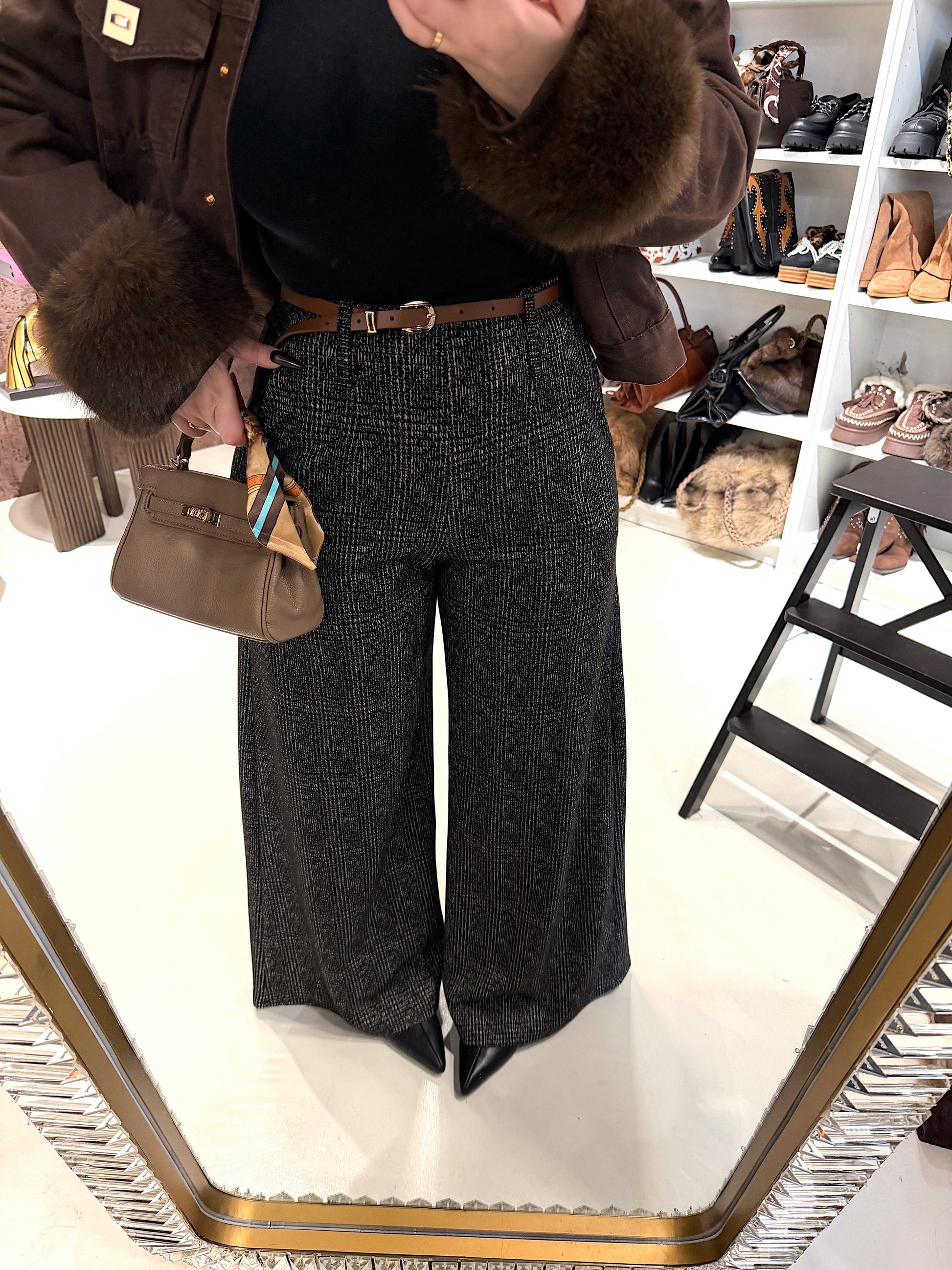 Pantalone city scuro con cinturina
