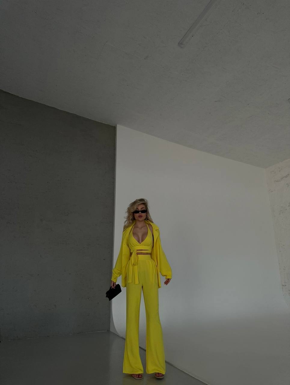 Set tre pezzi camicia top e pantalone giallo