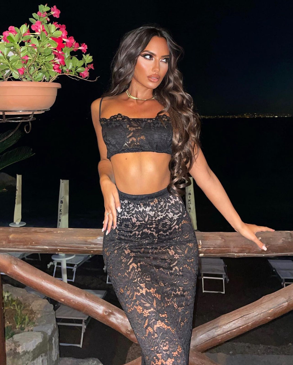 Completo top e gonna in pizzo nero