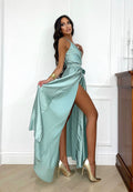Abito in raso con maxi spacco tiffany