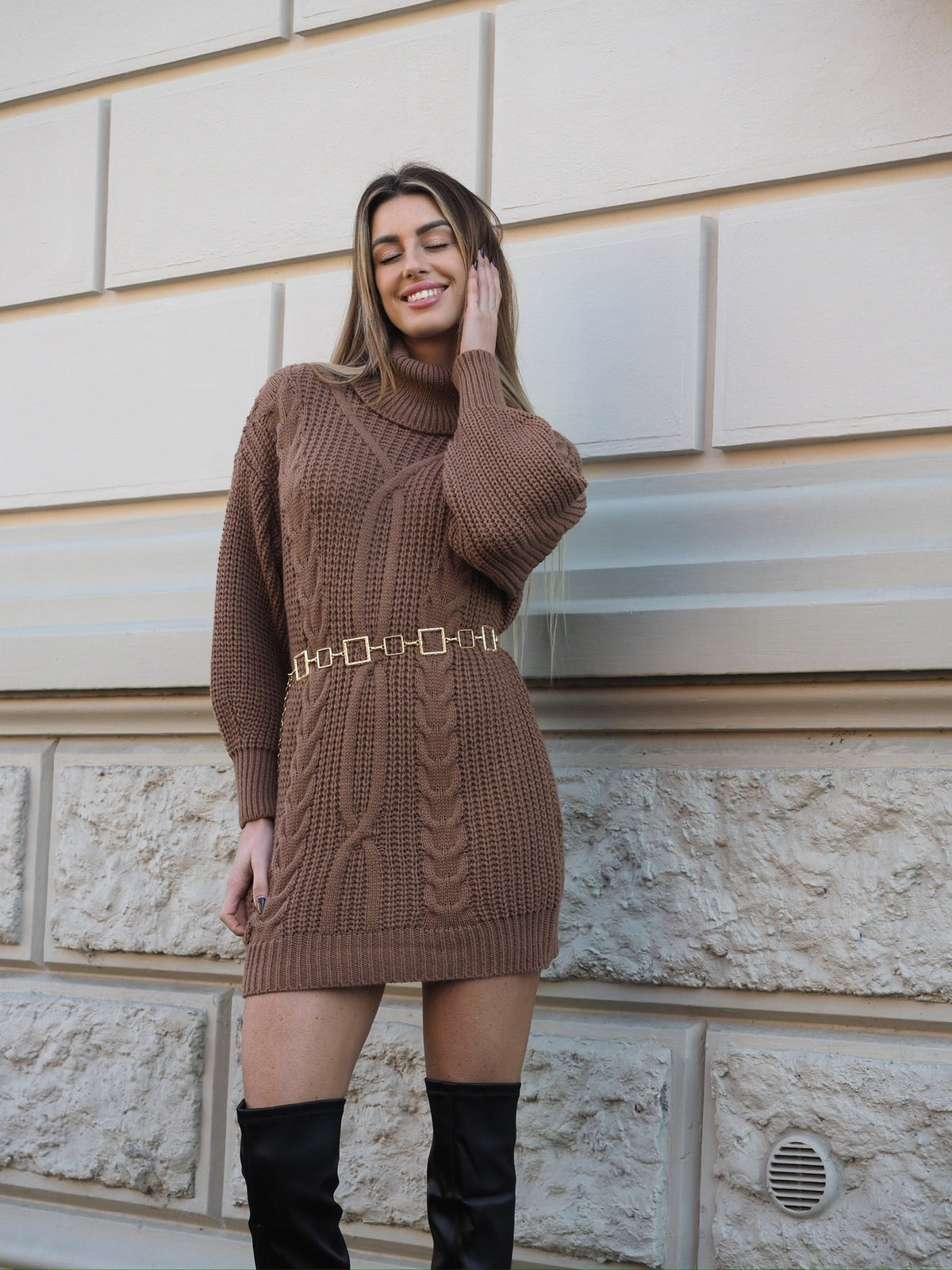 Abito in maglia choco con trecce