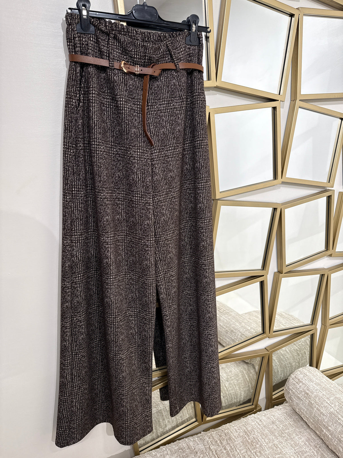 Pantalone city scuro con cinturina