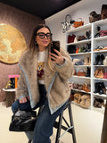 Giacca in ecopelliccia e jeans