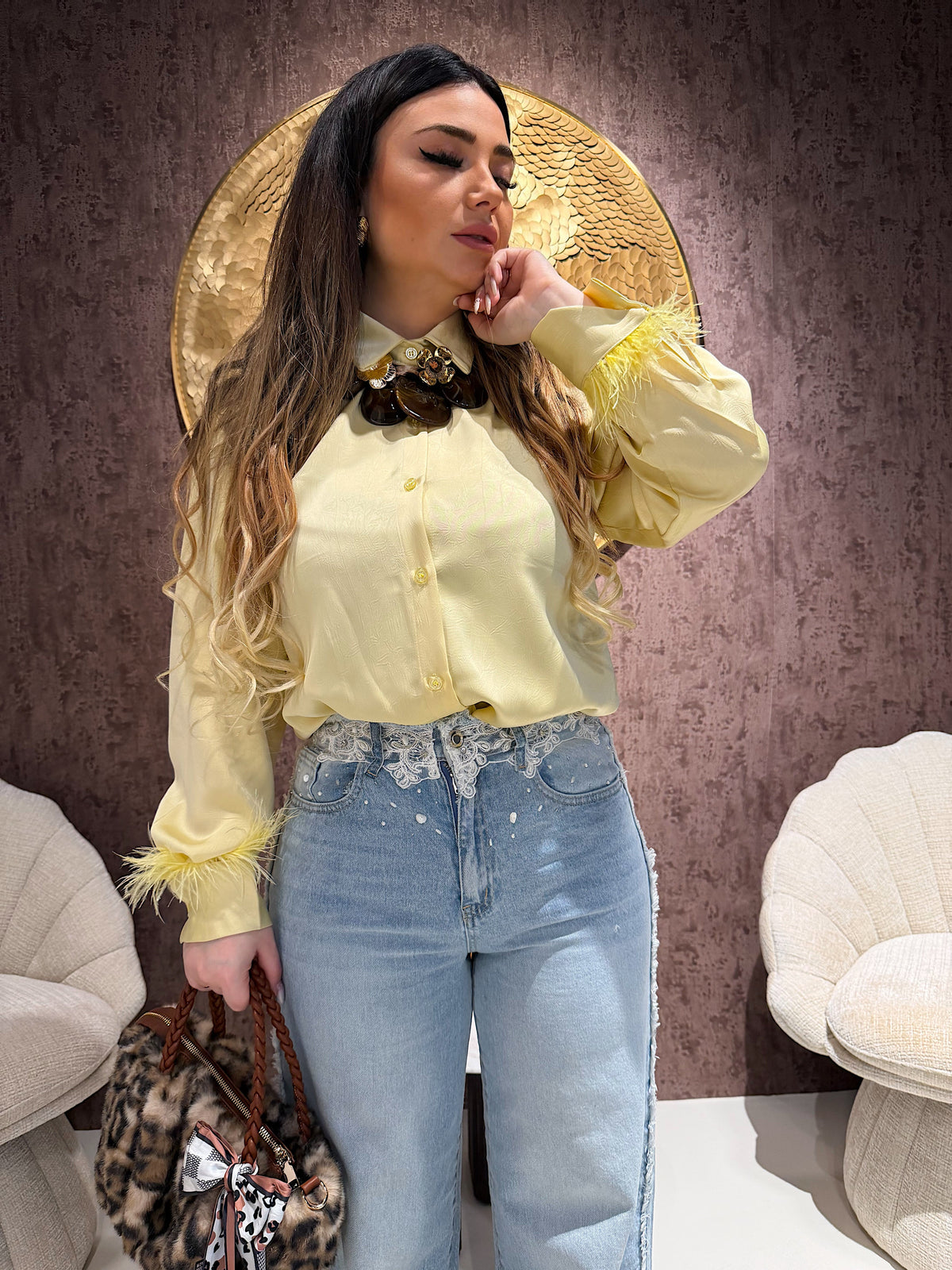 Camicia con dettaglio piume