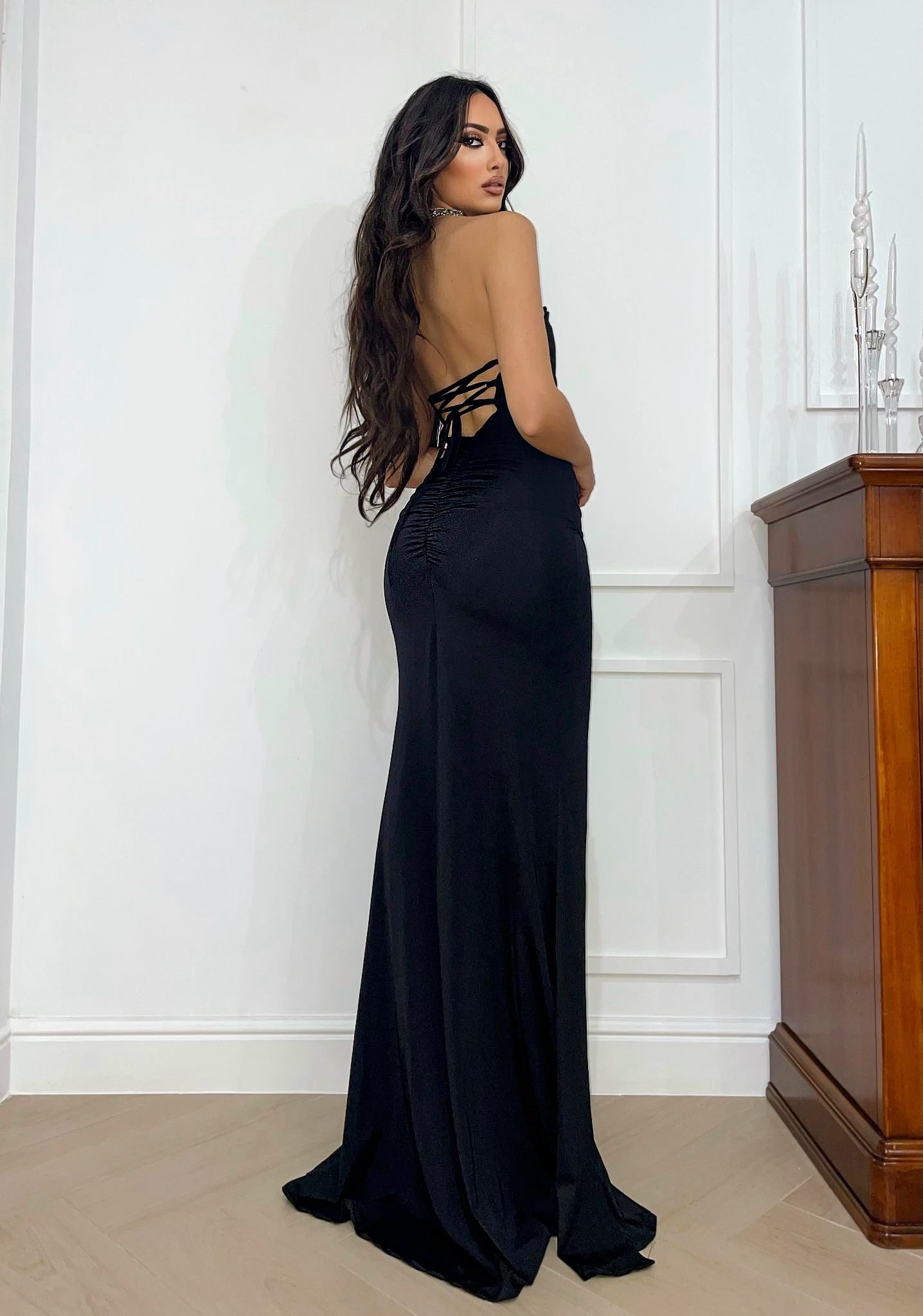 Abito a sirena con push up e incrocio nero