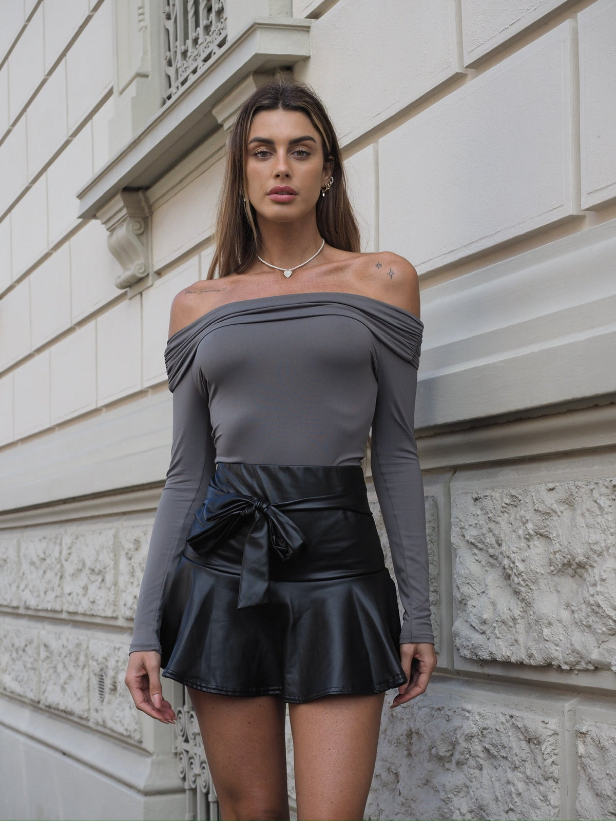 Body grigio scollo a barca