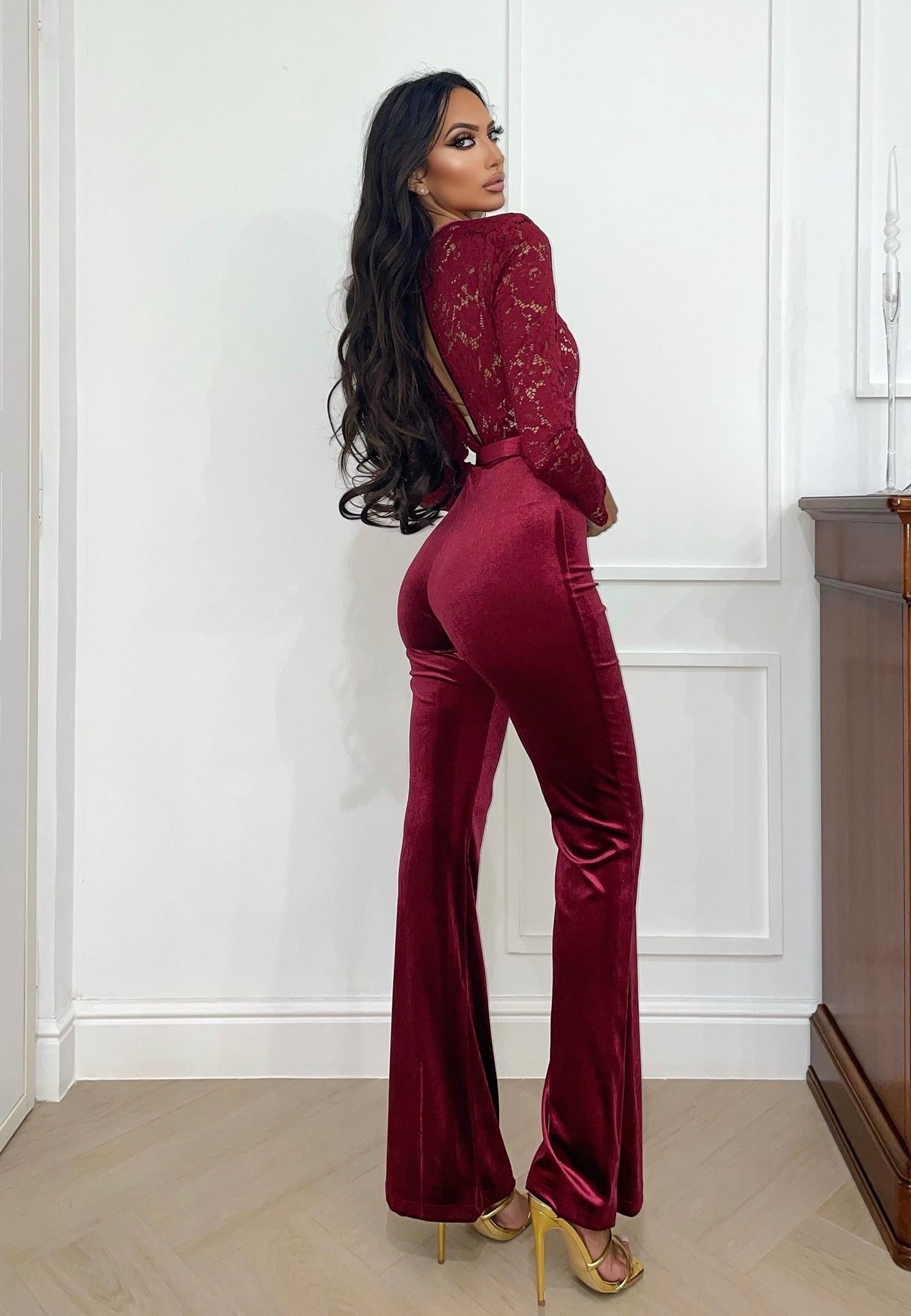 Tuta in ciniglia e pizzo bordeaux