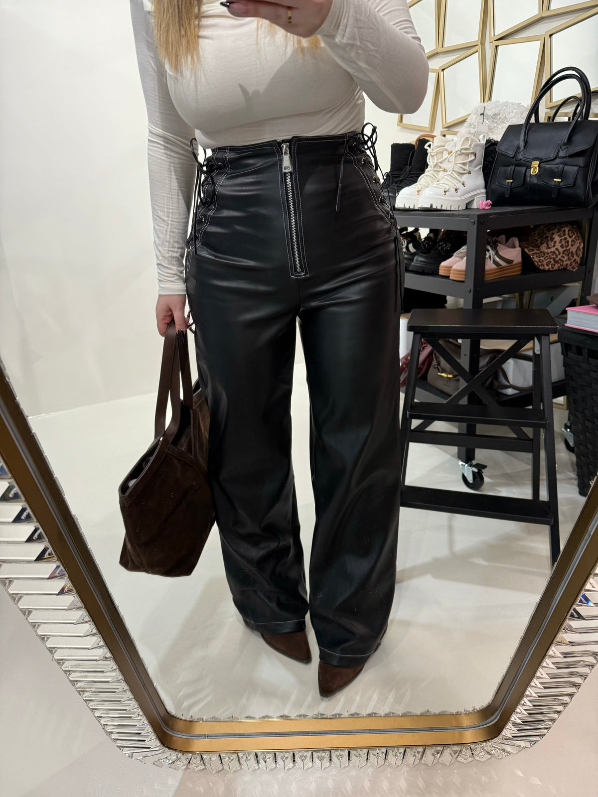 Pantalone in Ecopelle con Lacci Laterali