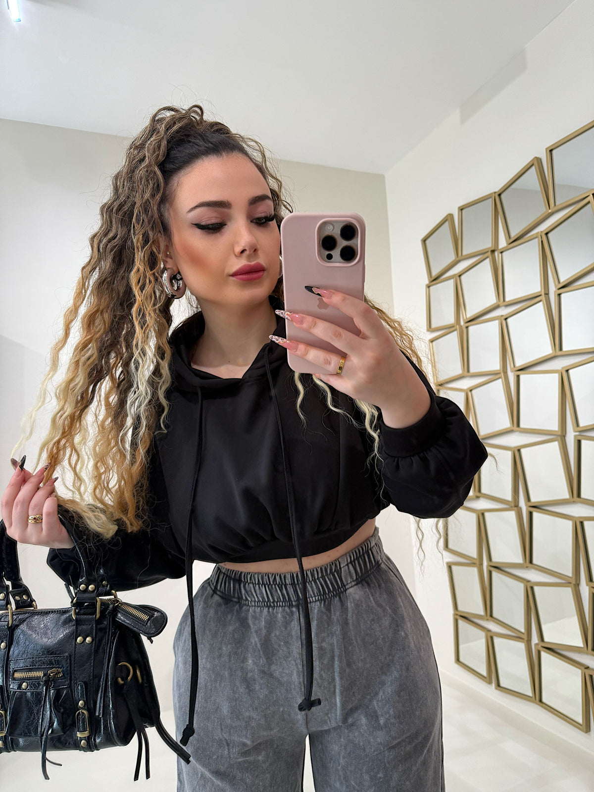 Felpa cropped con cappuccio