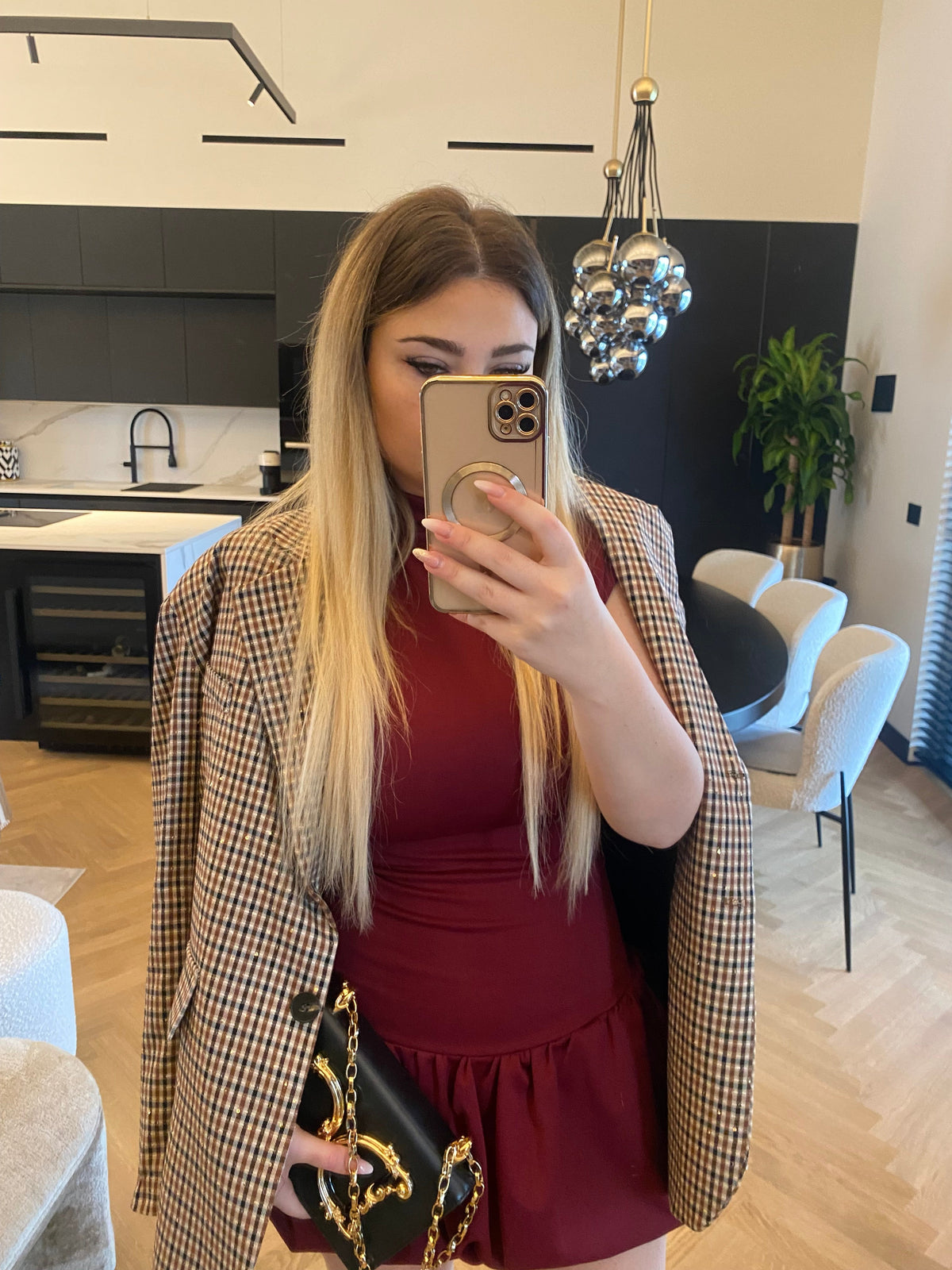 Abito aderente con gonna a palloncino burgundy