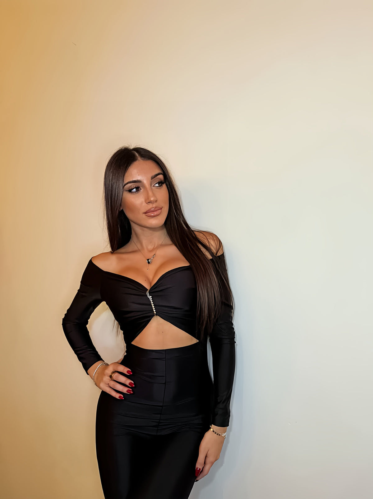 Tuta aderente con spilla silver