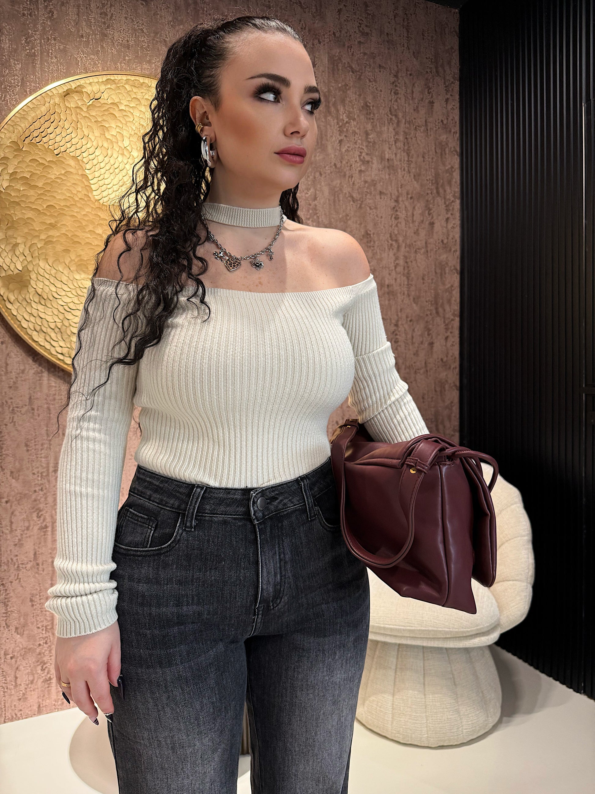 Maglia a costine con choker