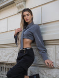 Camicia grigia con cravatta