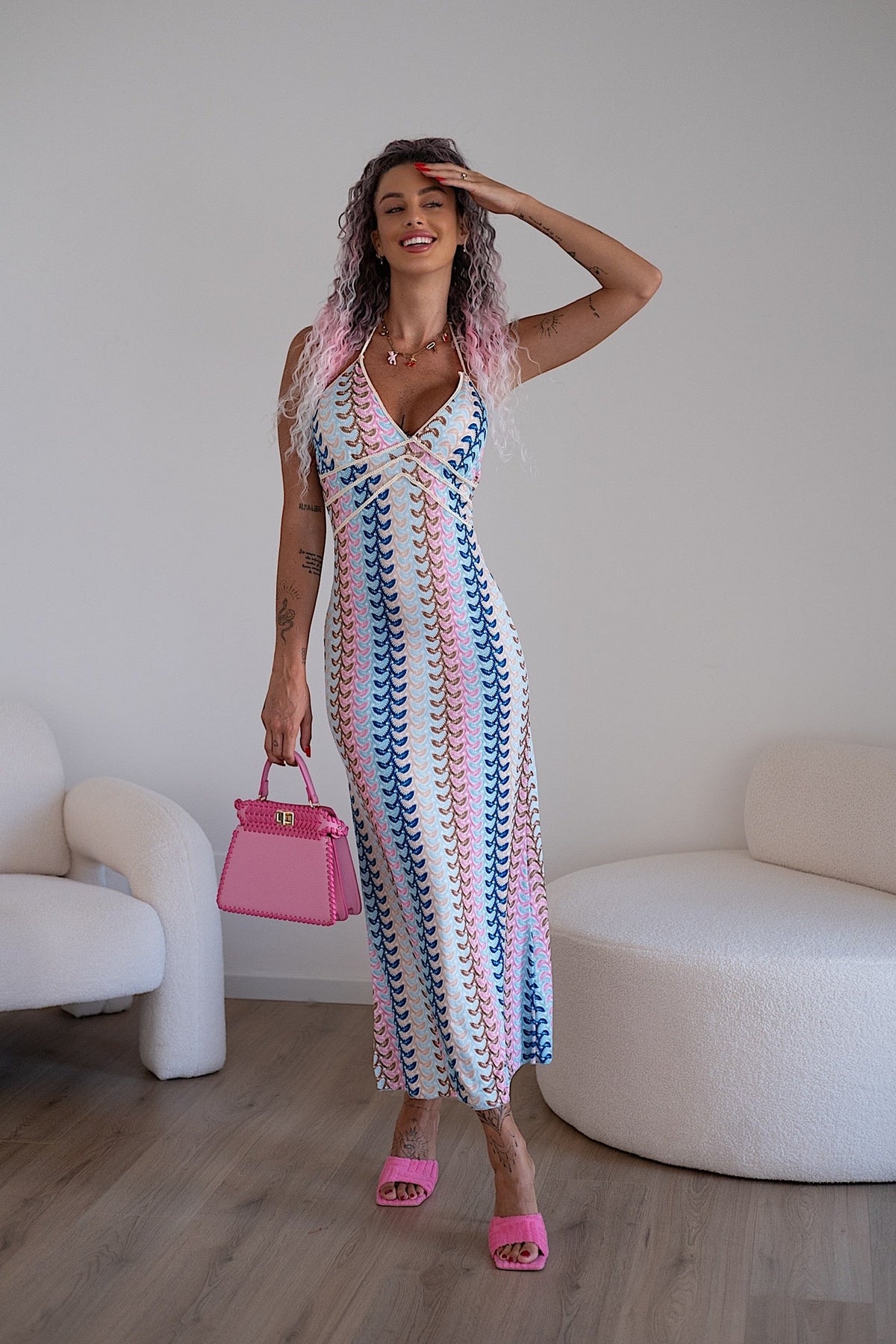 Abito con sfumature rosa celeste