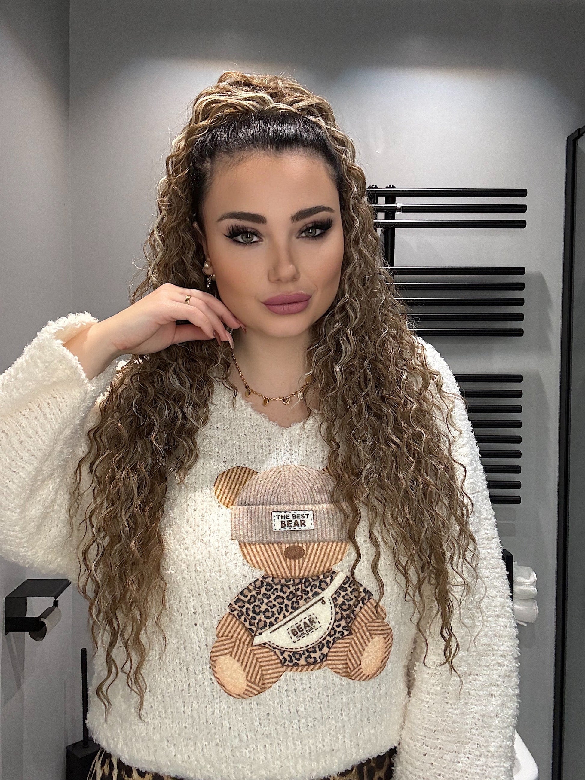 Maglioncino con orsetto scollo a V