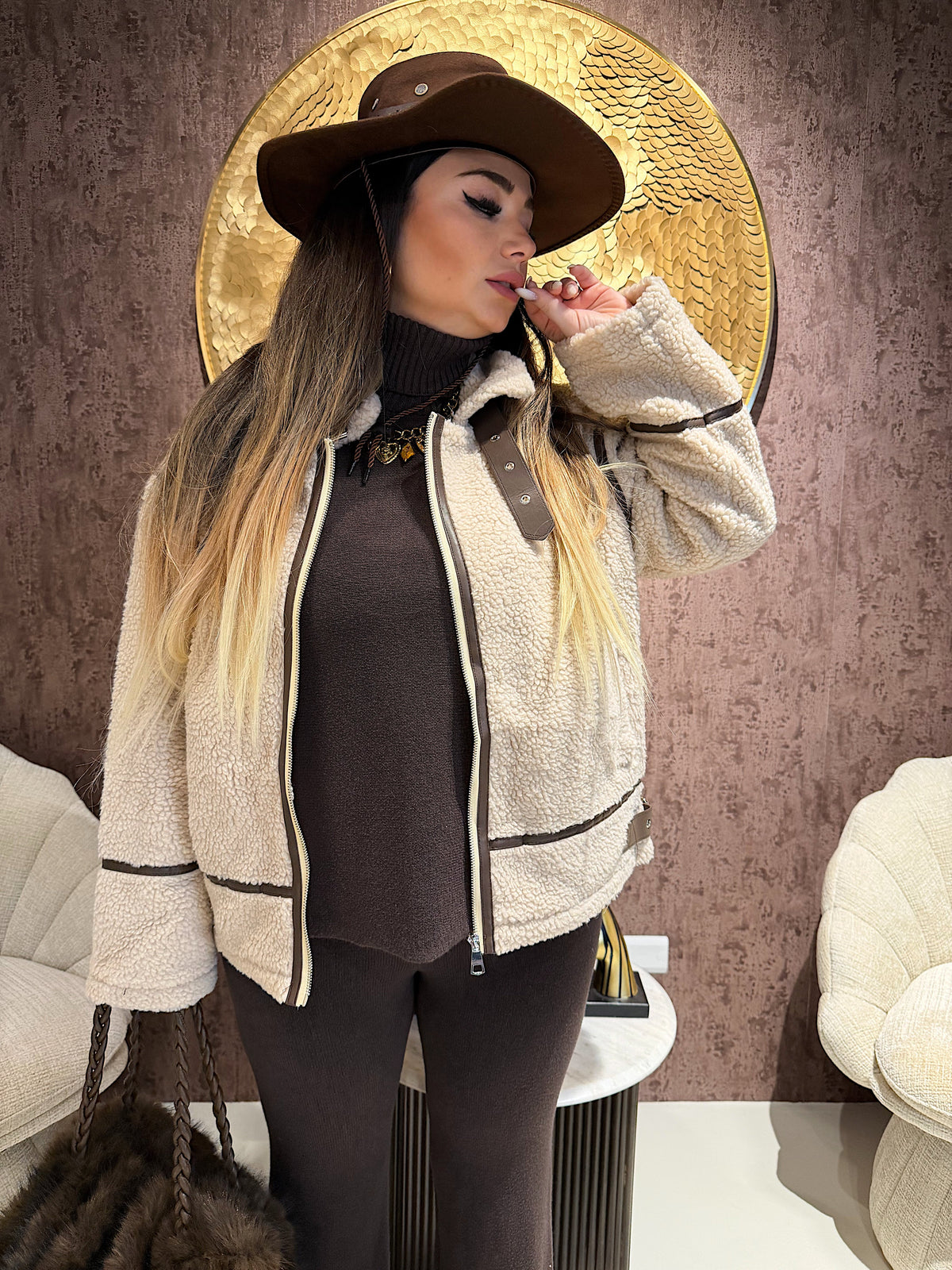 Giacca Teddy Cream con Zip a Contrasto