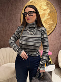 Maglioncino collo alto a righe spalle bombate