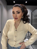 Maglioncino beige a V con bottoni gioiello