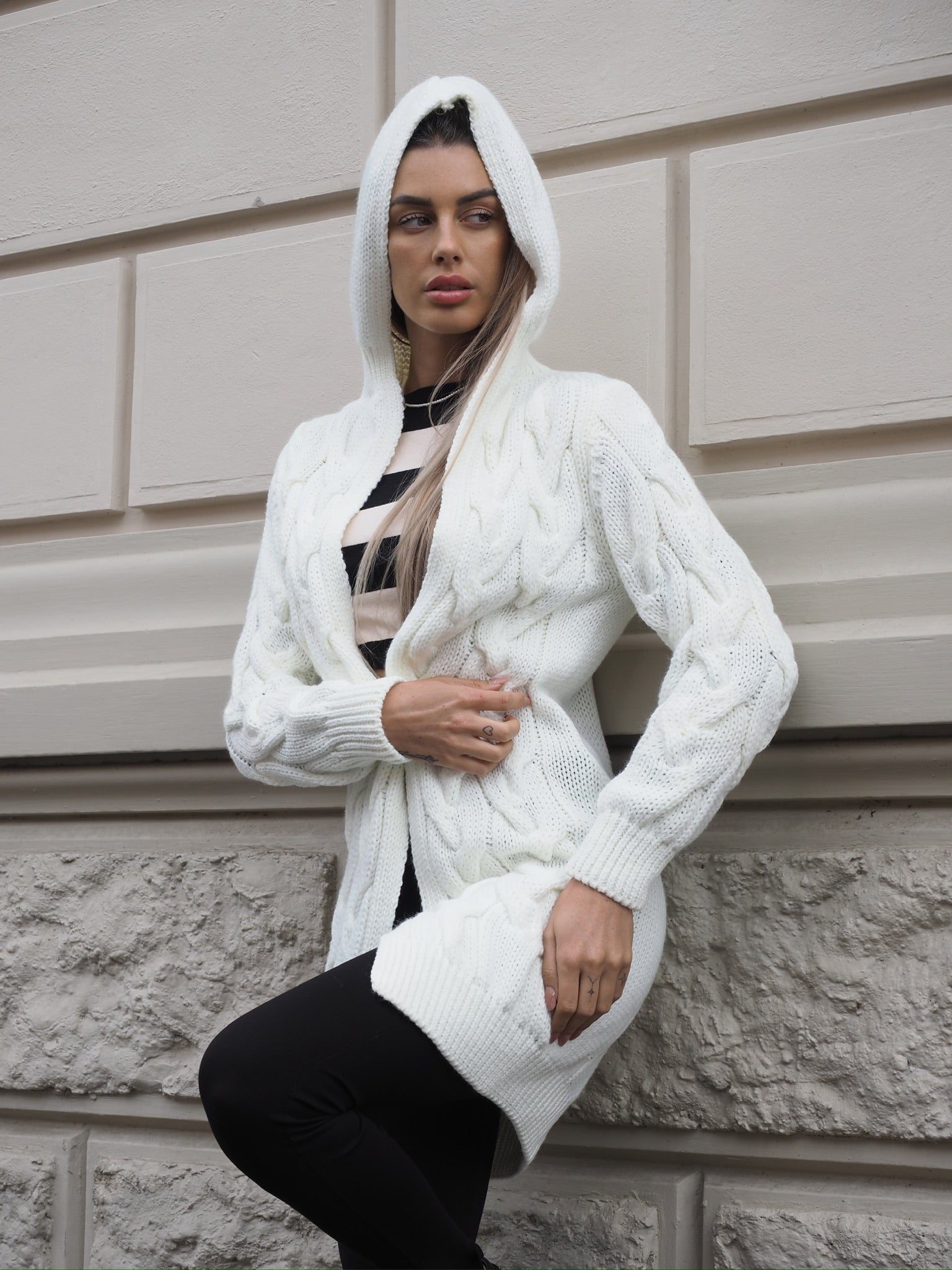 Cardigan bianco a trecce