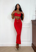 Completo top e gonna rosso con gioiello