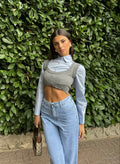 Maglioncino grigio più camicia celeste
