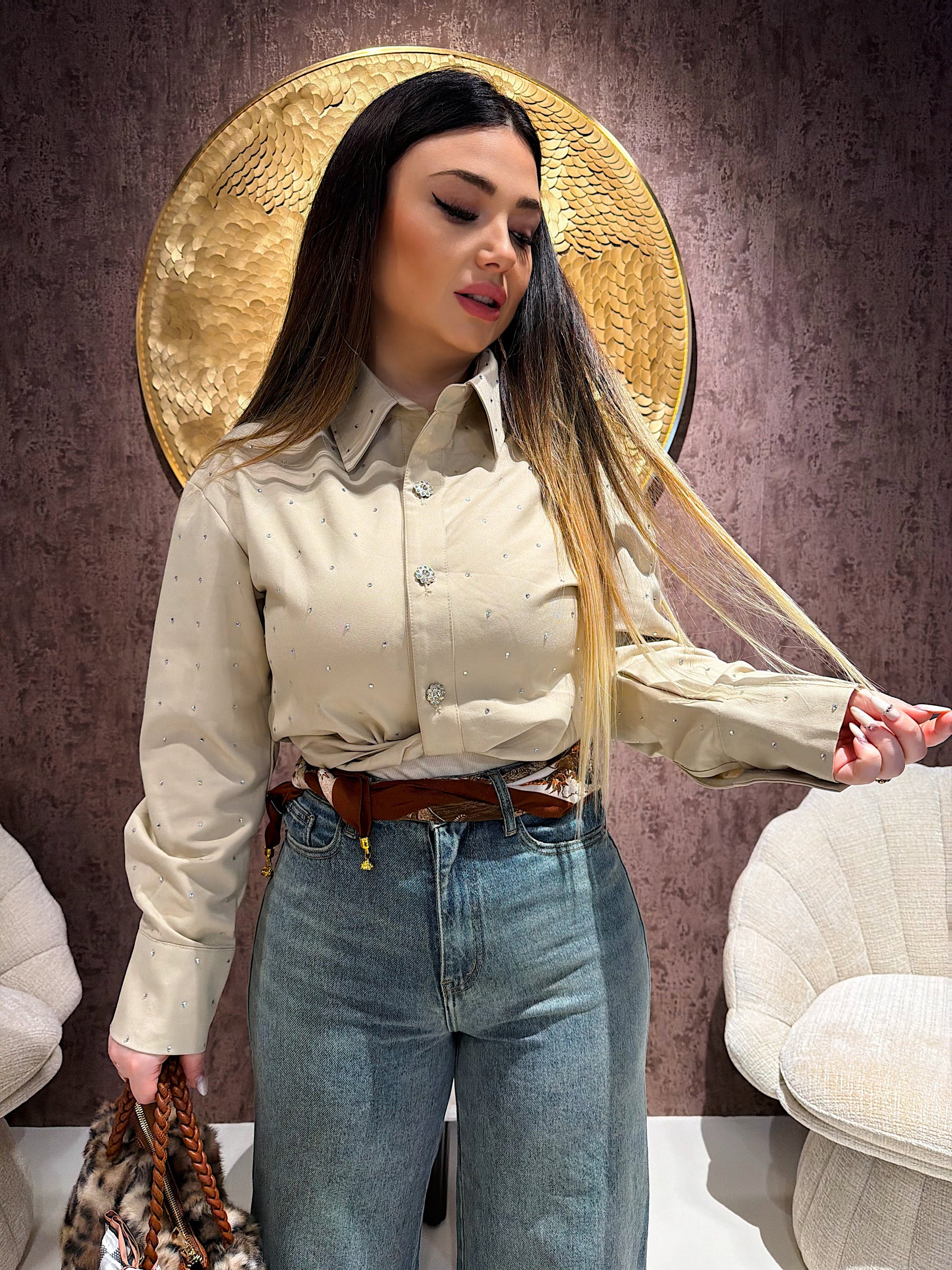 Camicia crop con strass e bottoni gioiello