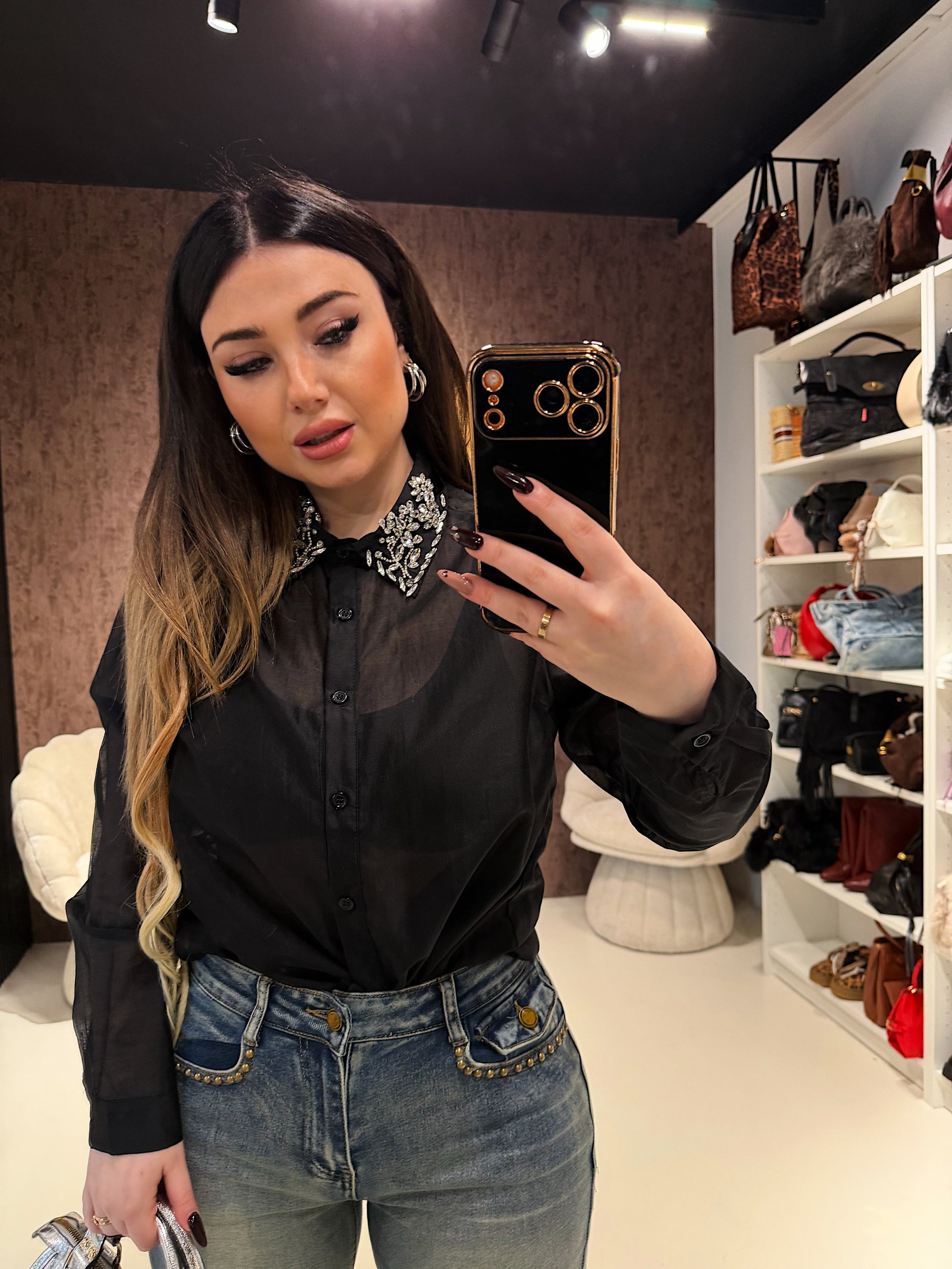 Camicia in velo con strass sul collo