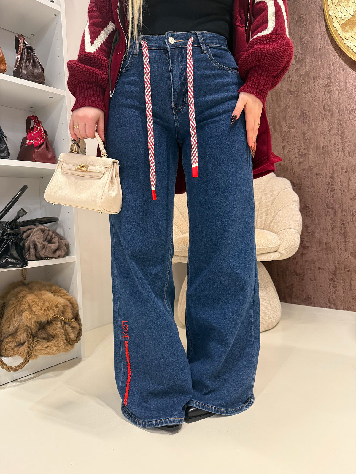 Jeans love con ricami