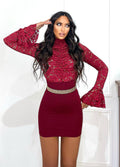 Abito bordeaux in pizzo manica ampia