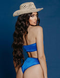 Bikini blu con fiocco