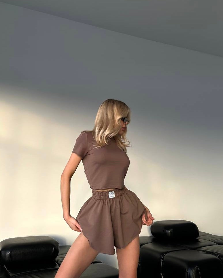 Set due pezzi maglia e short moka