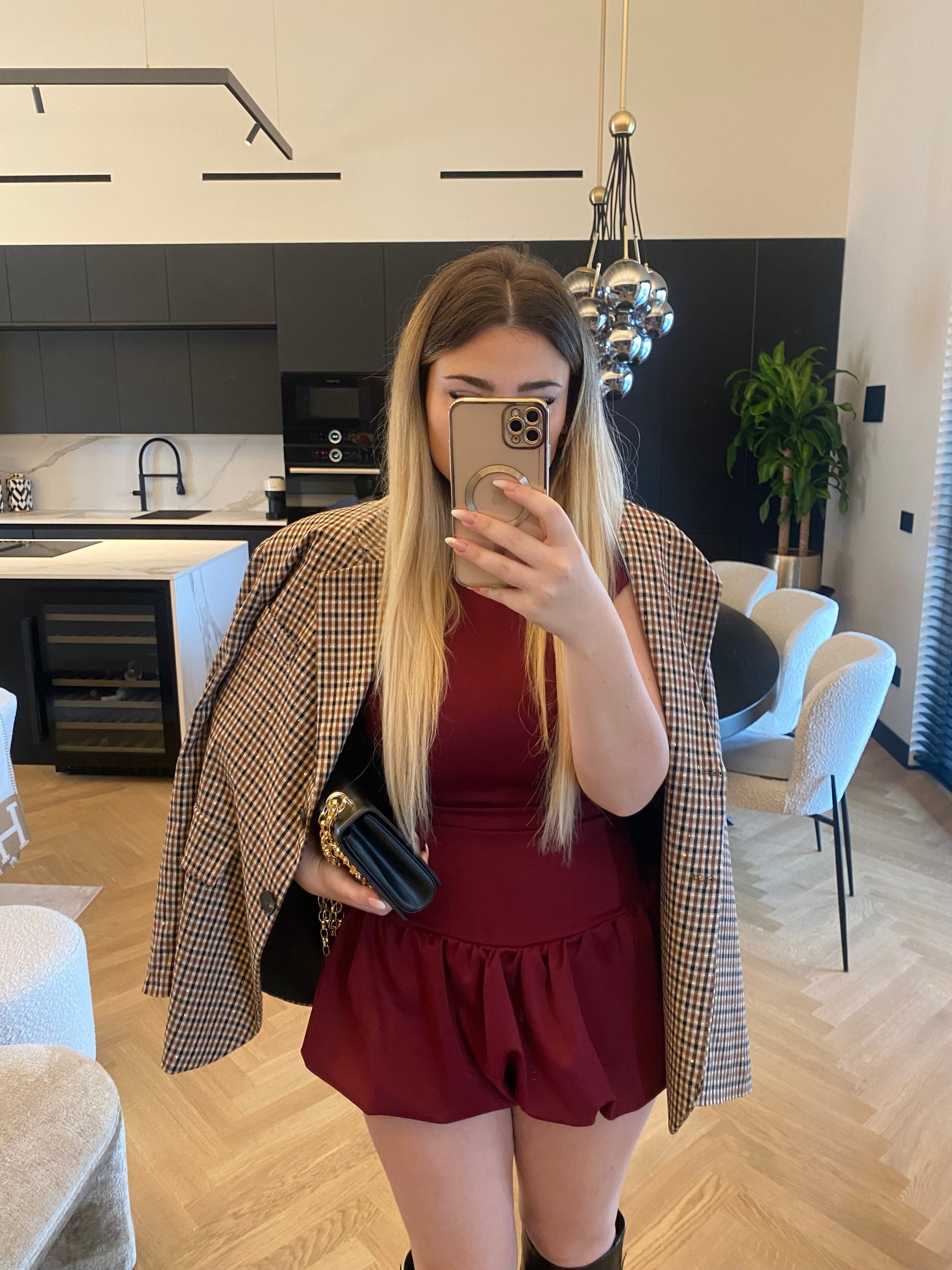 Abito aderente con gonna a palloncino burgundy